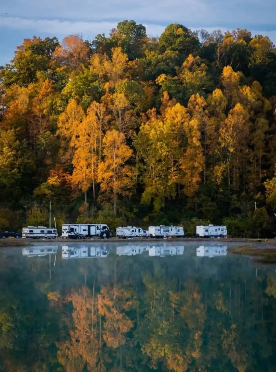 Lakefront RV site at Mammoth Ridge